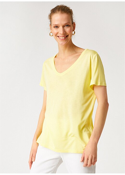 Koton 2YAK13046EK Yuvarlak Yaka Kısa Kollu Normal Kalıp Açık Sarı Kadın T-Shirt 2