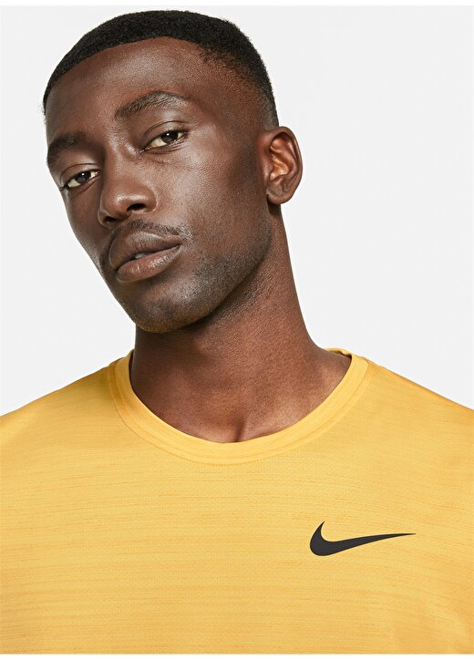 Nike Bisiklet Yaka Normal Kalıp Düz Sarı Erkek T-Shirt - CZ1219-761 Nike Dri-Fit Superset 3