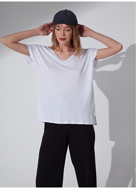 People By Fabrika PFKSS22TS0006 V Yaka Regular Fit Düz Beyaz Kadın T-Shirt 1