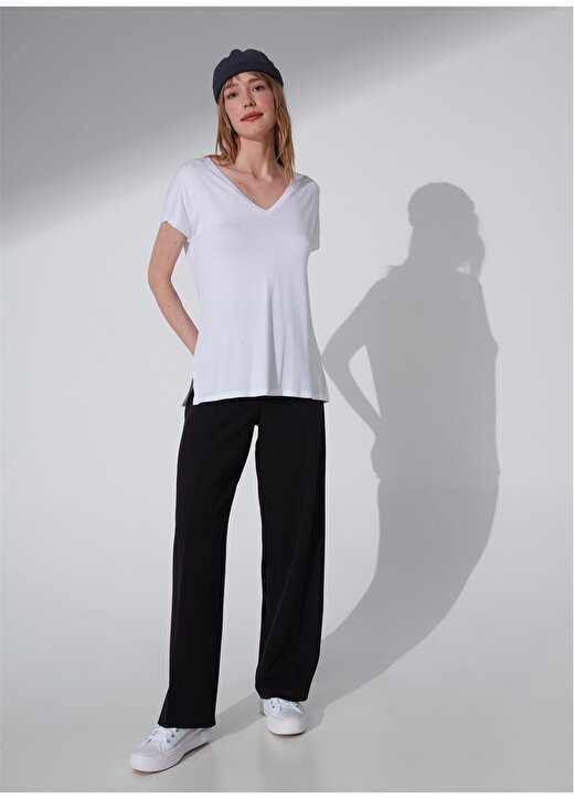 People By Fabrika PFKSS22TS0006 V Yaka Regular Fit Düz Beyaz Kadın T-Shirt 3