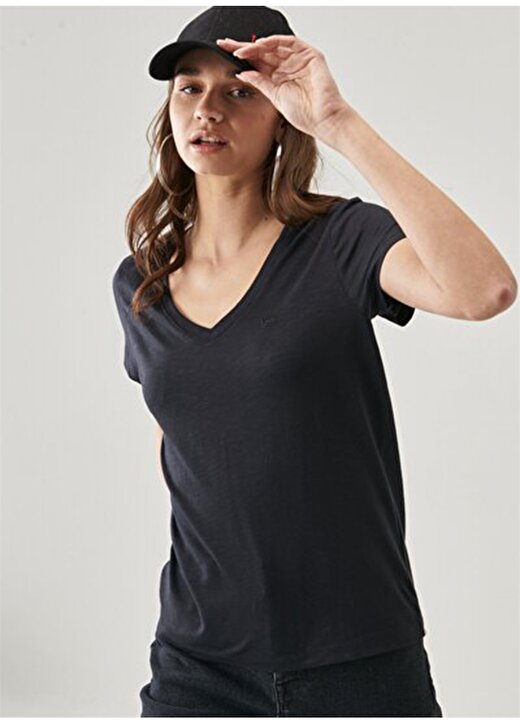 Lee L41JEN01 V Yaka Regular Fit Siyah Kadın T-Shirt 3