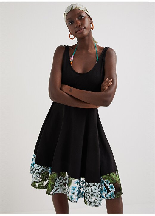 Desigual U Yaka Diz Üstü Siyah Kadın Elbise 22SWVK05 1