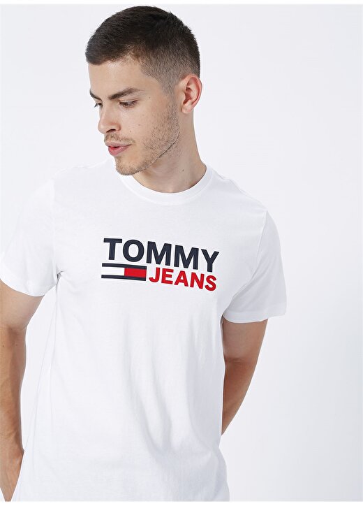 Tommy Jeans Bisiklet Yaka Baskılı Beyaz Erkek T-Shirt DM0DM15379-YBR_TJM CORP LOGO TEE 1