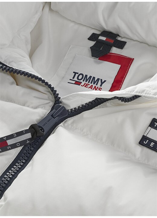 Tommy Jeans Beyaz Kadın Kısa Şişme Mont DW0DW14661YBR 3