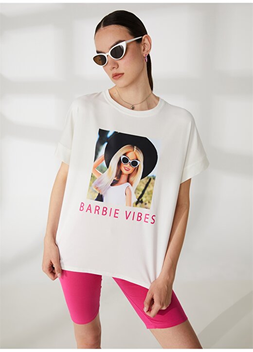 Barbie Ekru Kadın Bisiklet Yaka Loose Fit Baskılı T-Shirt 23KB-11 4