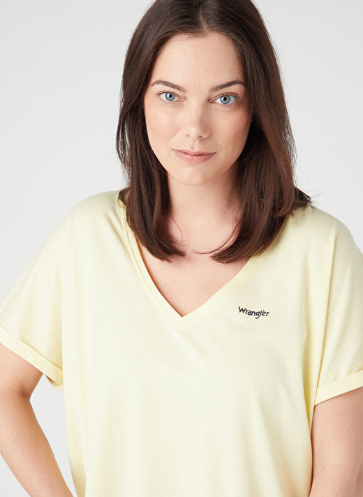 Wrangler V Yaka Açık Sarı Kadın T-Shirt W7XKEVX6Z 2