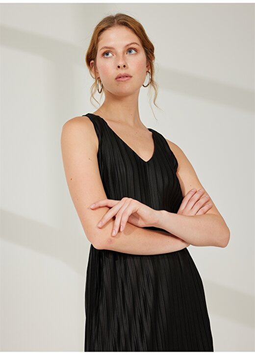 Armani Exchange V Yaka Düz Beyaz Diz Altı Kadın Elbise 3RYA24 3