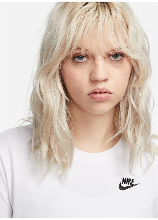 Nike Beyaz Kadın Yuvarlak Yaka T-Shirt DX7902-100 W NSW TEE CLUB 3