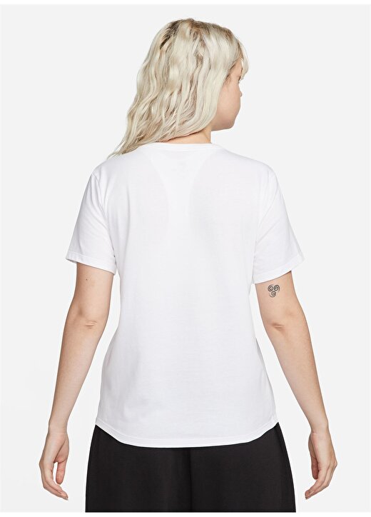Nike Beyaz Kadın Yuvarlak Yaka T-Shirt DX7902-100 W NSW TEE CLUB 4