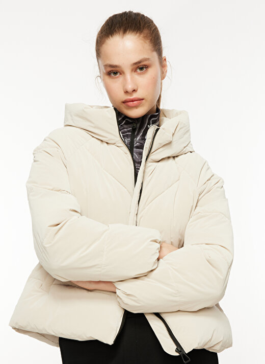 Only Krem Kadın Kapüşon Yaka Mont 15318451 ONLECE PUFFER JACKET CS OTW  4