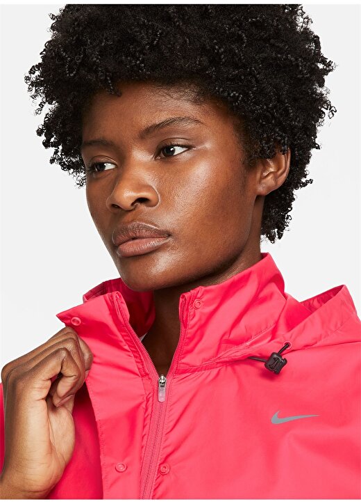 Nike Kırmızı - Pembe Kadın Dik Yaka Regular Fit Ceket FB7451-648 W NK FAST REPEL 4