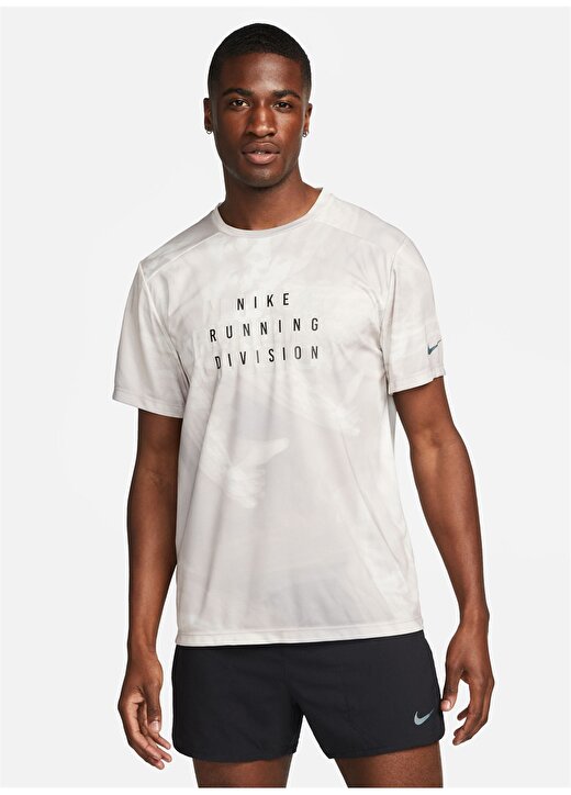 Nike Beyaz Erkek Yuvarlak Yaka Regular Fit T-Shirt FB6879-012 M NK DF RUN DVN RISE 365 1