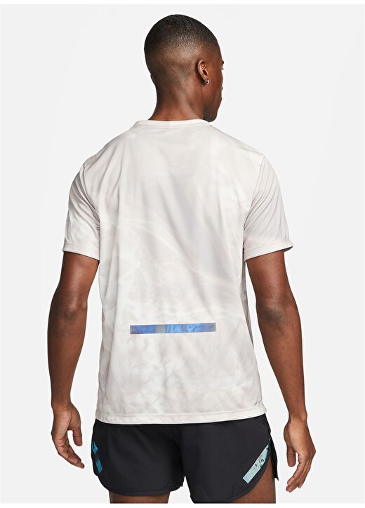 Nike Beyaz Erkek Yuvarlak Yaka Regular Fit T-Shirt FB6879-012 M NK DF RUN DVN RISE 365 2