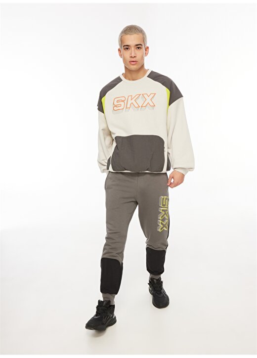 Skechers Gri Erkek Bisiklet Yaka Regular Fit Sweatshirt 032M LW Fleece Crew Neck Sweatshirt 3