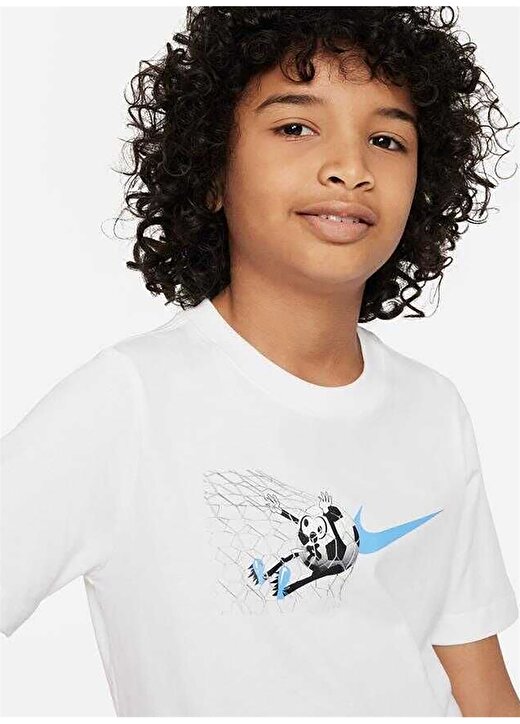 Nike Çocuk Beyaz Bisiklet Yaka T-Shirt FD3974-100 K NSW TEE SOCCER BALL FA 3