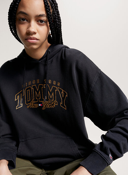 Tommy Jeans Kapüşon Yaka Baskılı Siyah Kadın Sweatshırt DW0DW16410BDS 2