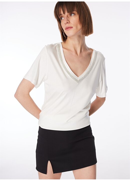 Fabrika Comfort V Yaka İşlemeli Kırık Beyaz Kadın T-Shirt FC4SL-TST0760 1