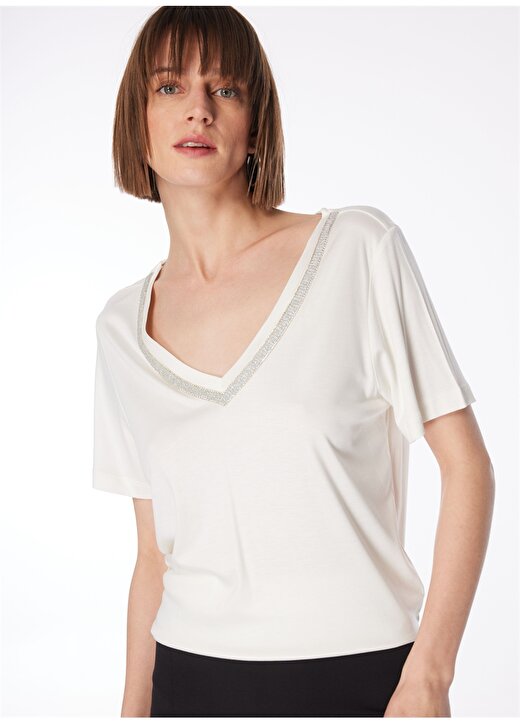 Fabrika Comfort V Yaka İşlemeli Kırık Beyaz Kadın T-Shirt FC4SL-TST0760 2