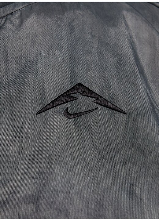 Nike Siyah - Gri Kapüşon Yaka Kadın Rüzgarlık FN6853-010-W NK TRAIL REPEL JKT 4