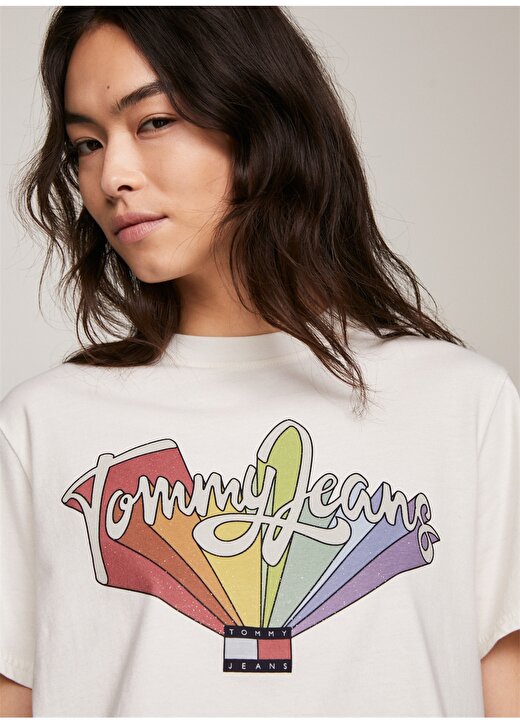 Tommy Jeans Bisiklet Yaka Baskılı Beyaz Kadın T-Shirt TJW BXY RAINBOW FLAG TEE 3