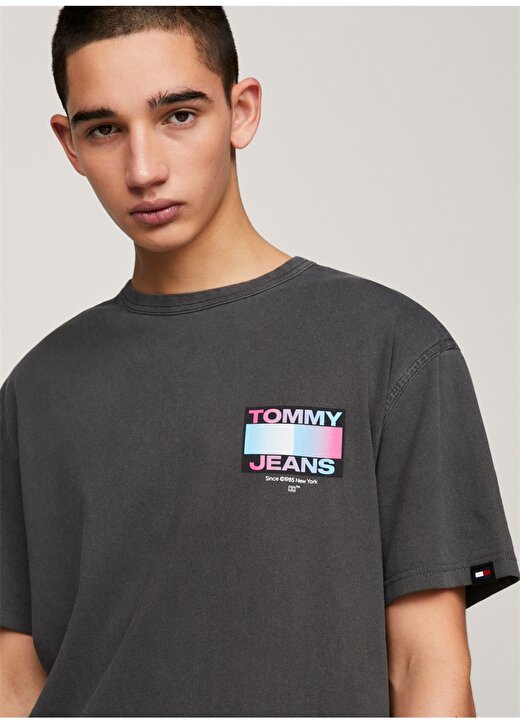 Tommy Jeans Baskılı Koyu Gri Erkek T-Shirt DM0DM18300PUB 3