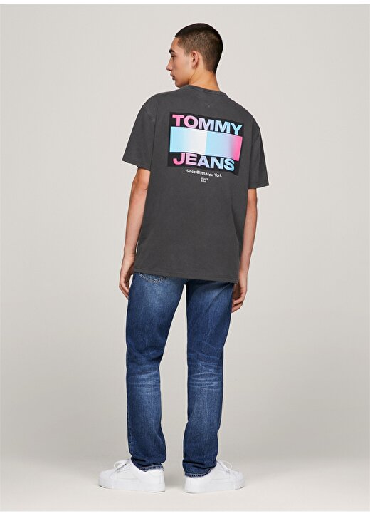 Tommy Jeans Baskılı Koyu Gri Erkek T-Shirt DM0DM18300PUB 4