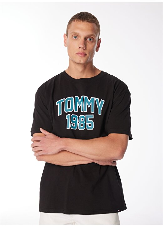 Tommy Jeans Baskılı Siyah Erkek T-Shirt DM0DM18559BDS 1