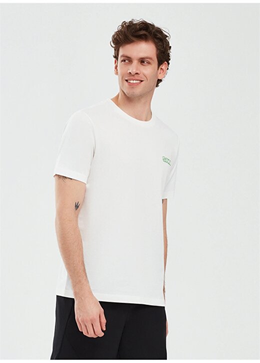 Skechers S241054-102 Graphic Kırık Beyaz Bisiklet Yaka Regular Fit Erkek T-Shirt 4