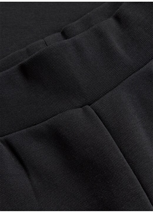 Skechers Siyah Kadın Regular Fit Şort S241198-001-A Essential W 5 Inch Sh 4
