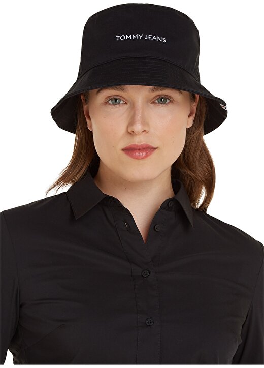 Tommy Jeans Siyah Kadın Şapka TJW LINEAR LOGO BUCKET HAT 1