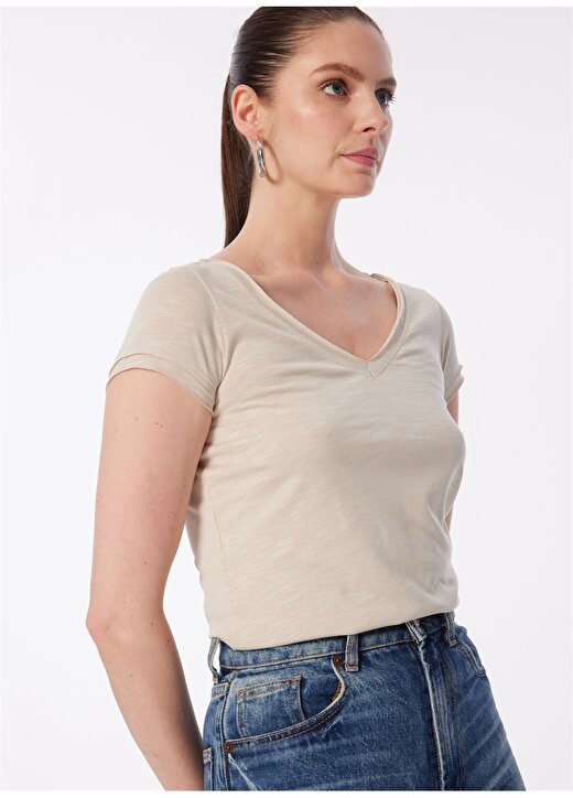 Sisley V Yaka Bej Kadın T-Shirt 3TNHL400E 3