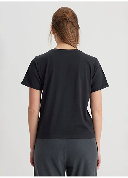 Wrangler V Yaka Siyah Kadın T-Shirt W241664001-V Yaka T-Shirt 4
