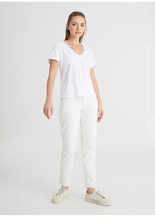 Wrangler V Yaka Beyaz Kadın T-Shirt W241664100-V Yaka T-Shirt 2