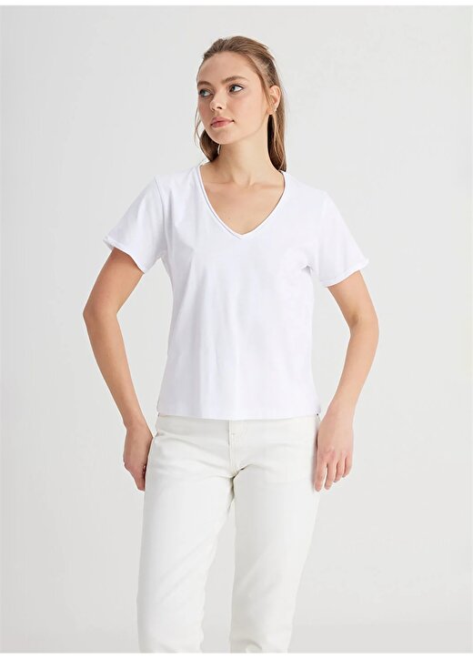 Wrangler V Yaka Beyaz Kadın T-Shirt W241664100-V Yaka T-Shirt 3