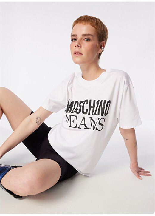 Moschino Jeans Yuvarlak Yaka Baskılı Beyaz Kadın T-Shirt 241K1J0712 1