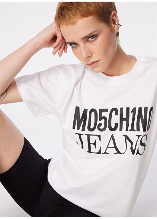 Moschino Jeans Yuvarlak Yaka Baskılı Beyaz Kadın T-Shirt 241K1J0712 2