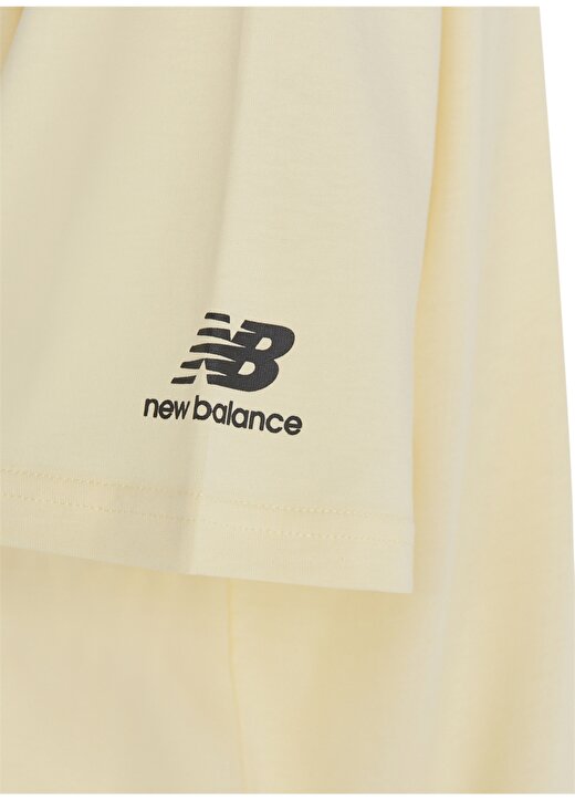 New Balance Sarı Kadın Bisiklet Yaka Normal Kalıp T-Shirt WNT1406-FRS-NB 2