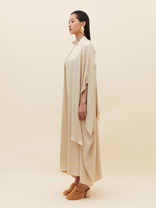 Yakası Şal Detaylı Oversize Taş Rengi Elbise 2