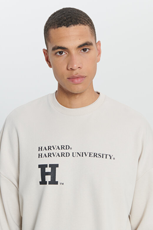 Erkek Açık Bej Oversize Fit Bol Kesim Harvard Lisanslı 3 İplik Pamuklu Bisiklet Yaka Sweatshirt 4