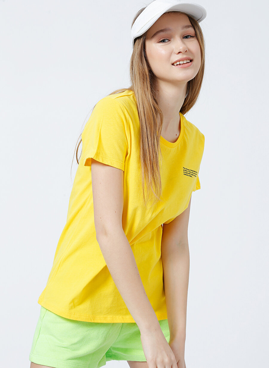 Aeropostale K-Metis-Y Bisiklet Yaka Kısa Kollu Regular Fit Baskılı Sarı Kadın T-Shirt
