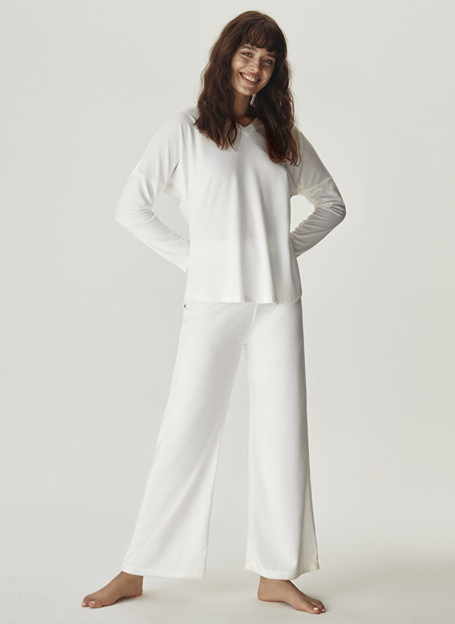 Pamuk&Pamuk W22002 V Yaka Uzun Kollu Standart Kalıp Beyaz Kadın Pijama Takımı
