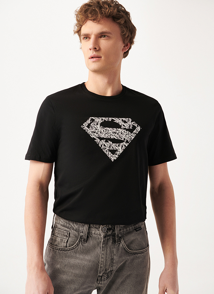 Mavi Bisiklet Yaka  Regular Fit Baskılı Siyah Erkek T-Shirt  -  M0610494-900_Superman