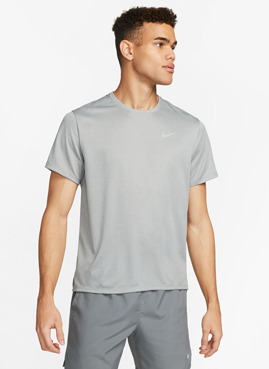 Nike Siyah - Gri - Gümüş Erkek Yuvarlak Yaka Regular Fit T-Shirt DV9315-084 M NK DF UV MILER SS