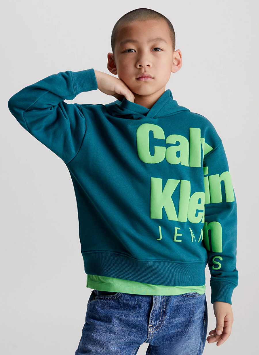 Calvin Klein Mavi Erkek Çocuk Kapüşonlu Uzun Kollu Baskılı Sweatshirt IB0IB01860CA4