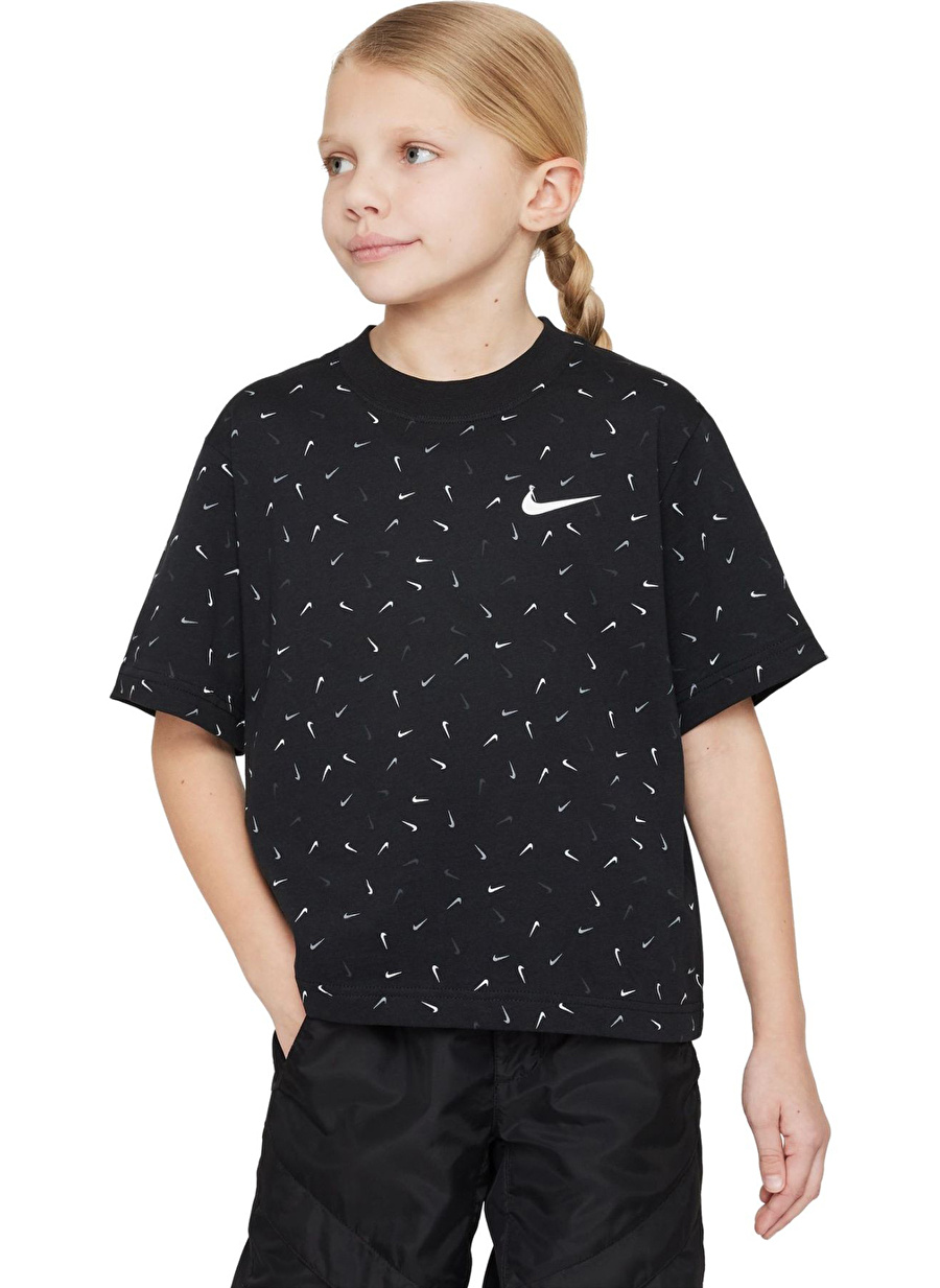 Nike Çocuk Siyah Bisiklet Yaka T-Shirt FD5366-010 G NK NSW TEE BOXY SWOOSH