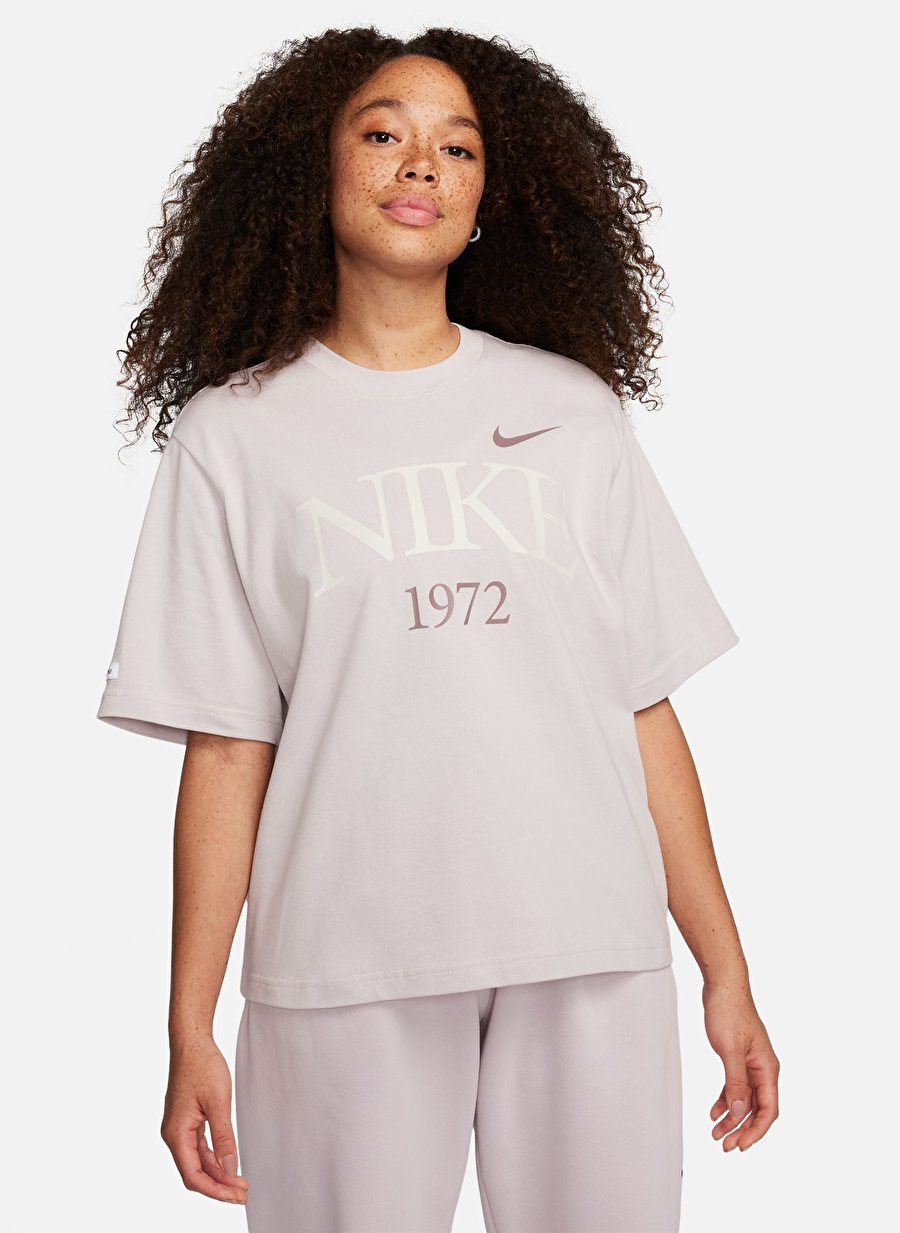 Nike Açık Gri Kadın Bisiklet Yaka T-Shirt FQ6600-019-W NSW TEE CLASSICS BOXY