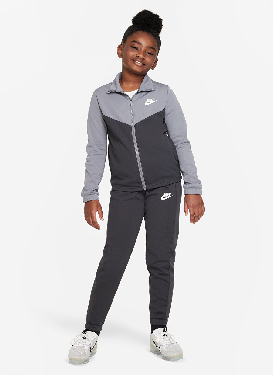 Nike Düz Siyah - Gri Erkek Çocuk Eşofman Takımı FD3067-084-K NSW TRACKSUIT POLY FZ