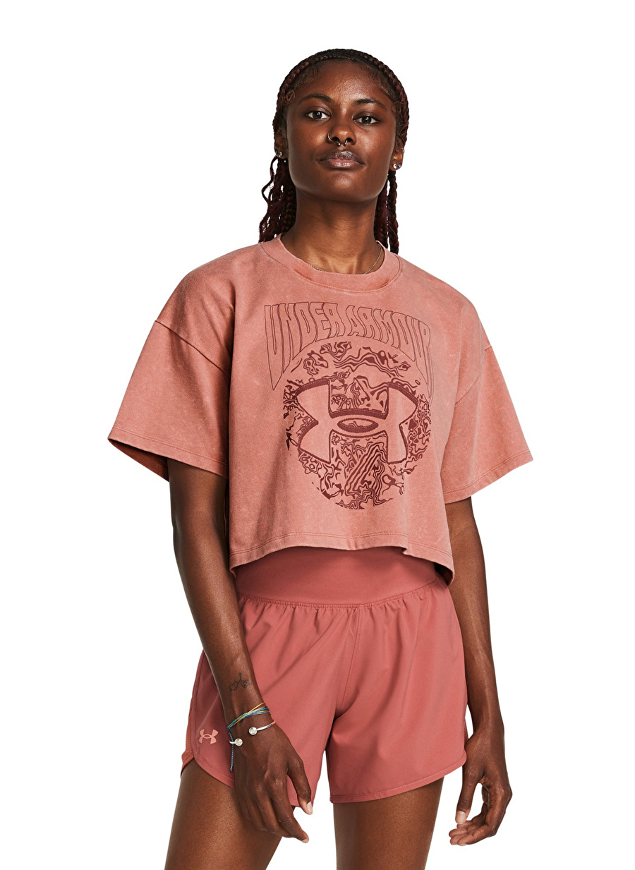 Under Armour 1383048-696 UA HW Dusk to Dawn Crop Pembe Kadın Bisiklet Yaka Oversize Desenli T-Shirt