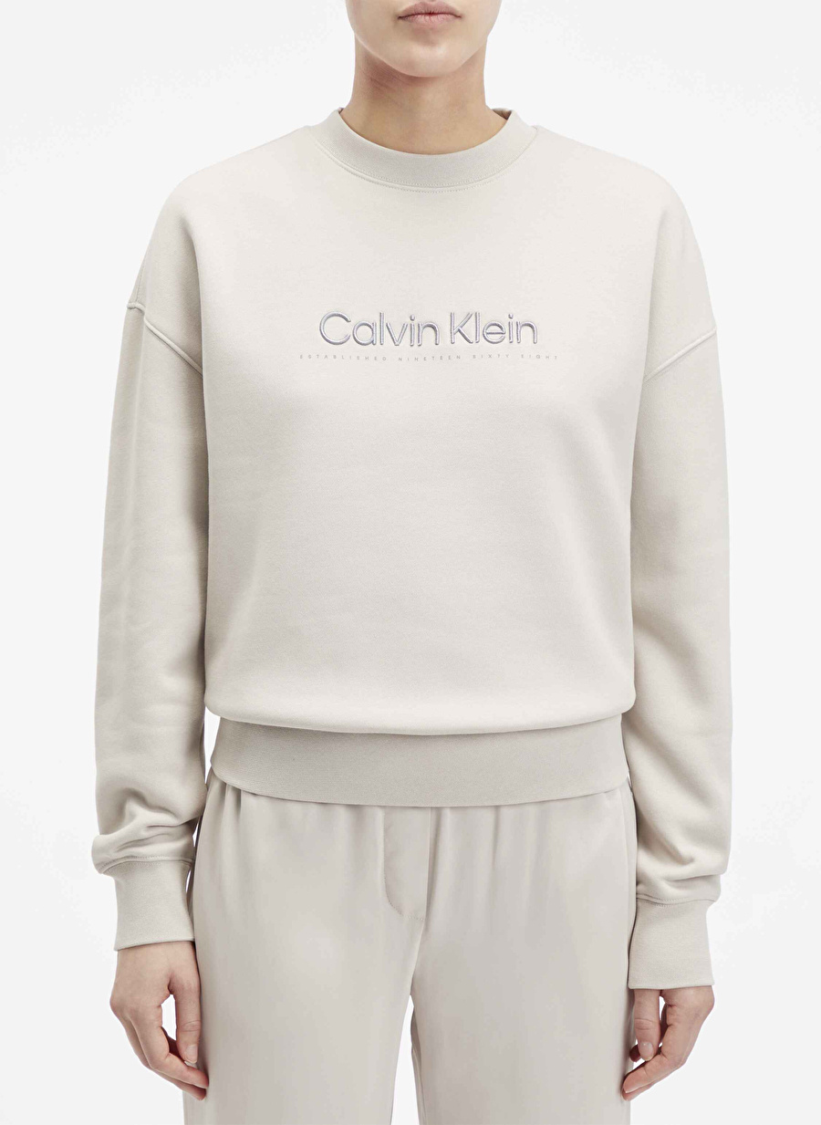 Calvin Klein Bisiklet Yaka Düz Açık Gri Kadın Sweatshırt SATIN EMBROIDERY SWEATSHIRT