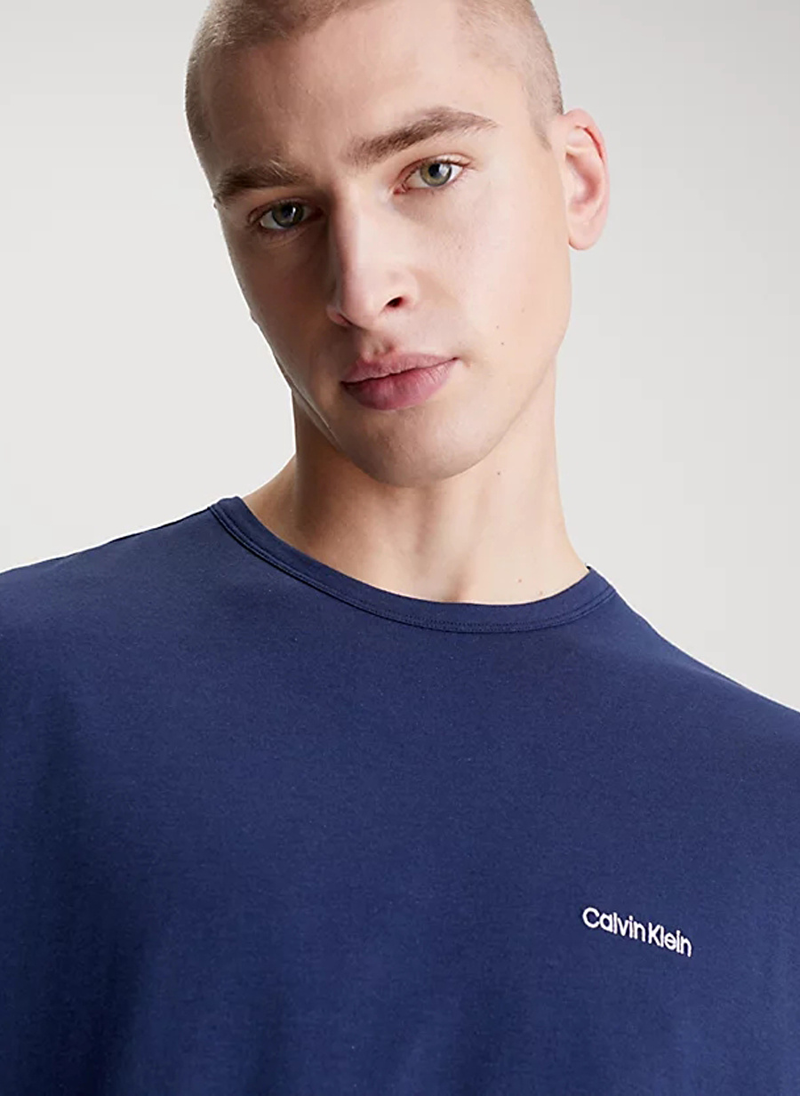 Calvin Klein T-Shirt